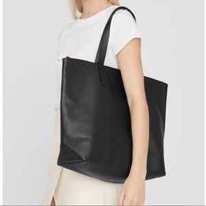 CUYANA - Classic Leather Zipper Tote in Black